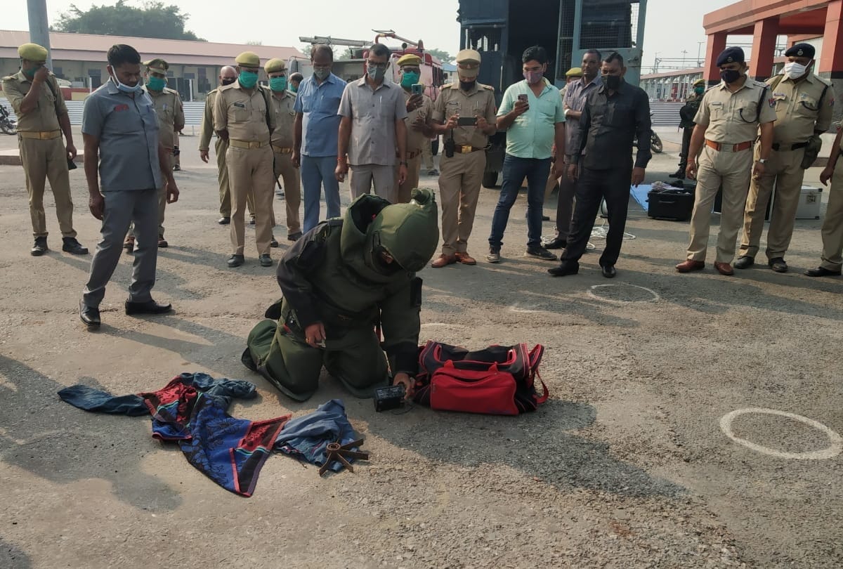 Mock drill by GRP at railway station Gorakhpur