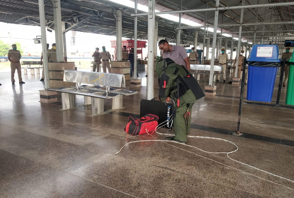 Mock drill by GRP at railway station Gorakhpur