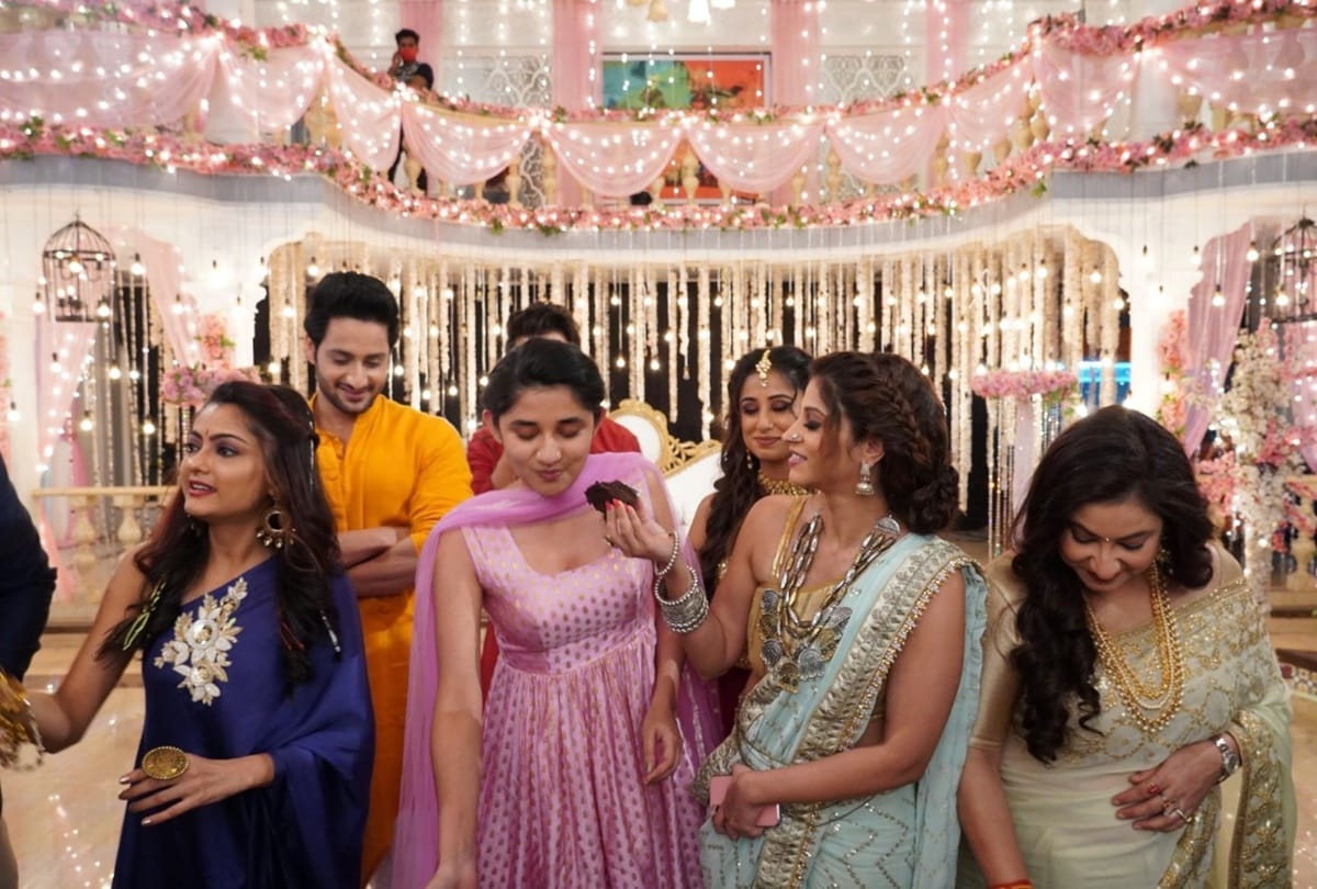 Guddan Tumse Na Ho Payega Completes Its 500 Episodes Here Are Photos of Celebration