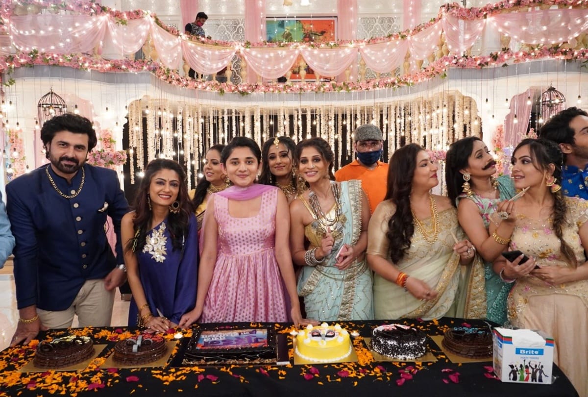 Guddan Tumse Na Ho Payega Completes Its 500 Episodes Here Are Photos of Celebration