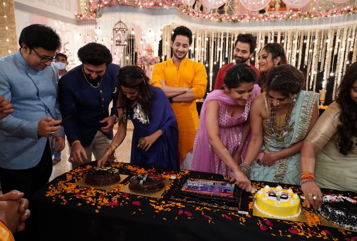 Guddan Tumse Na Ho Payega Completes Its 500 Episodes Here Are Photos of Celebration