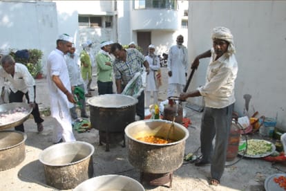 Bharatiya Kisan Union Tomar protest at the power Building in Meerut