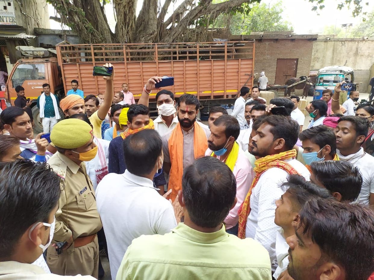 govanshon kee sankhya ko lekar hinjaaman kaaryakartaon aur eeo mein vivaad