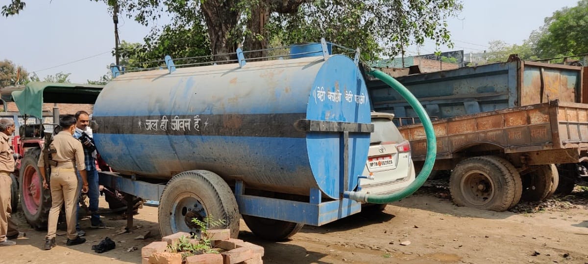 23 lakh liquor caught in water tanker going to Bihar caught, feared to be consumed in elections