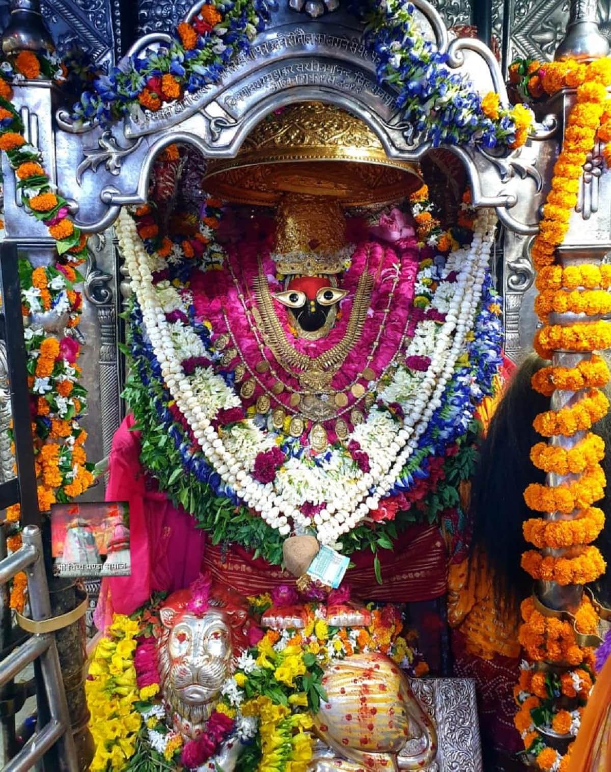 Faith on Corona in Vindhyadham: Social distancing is not followed devotees worship maa vindhyavasini in mirzapur