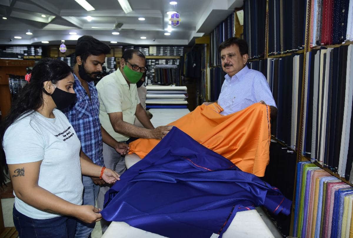 condition of textile markets in lucknow, businessmen started offers for customers