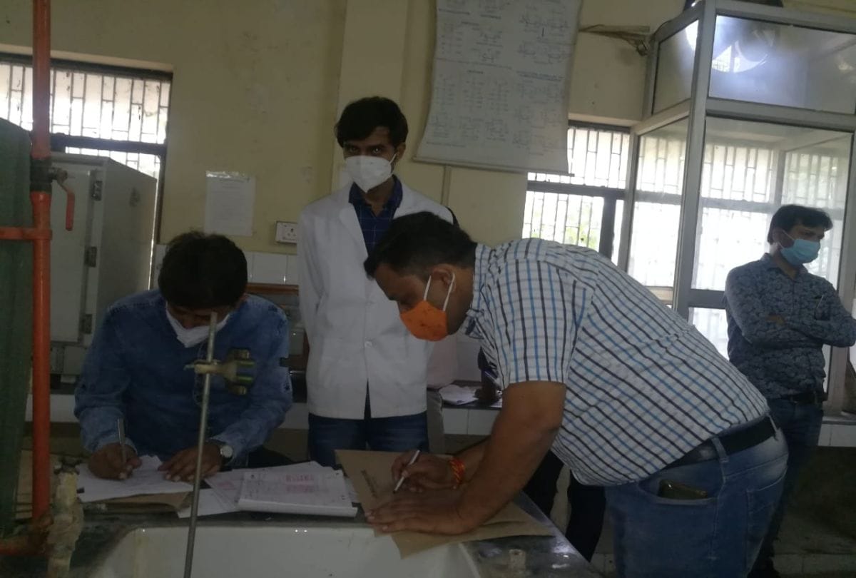 MBBS students cheating by Chinese device during examination in agra