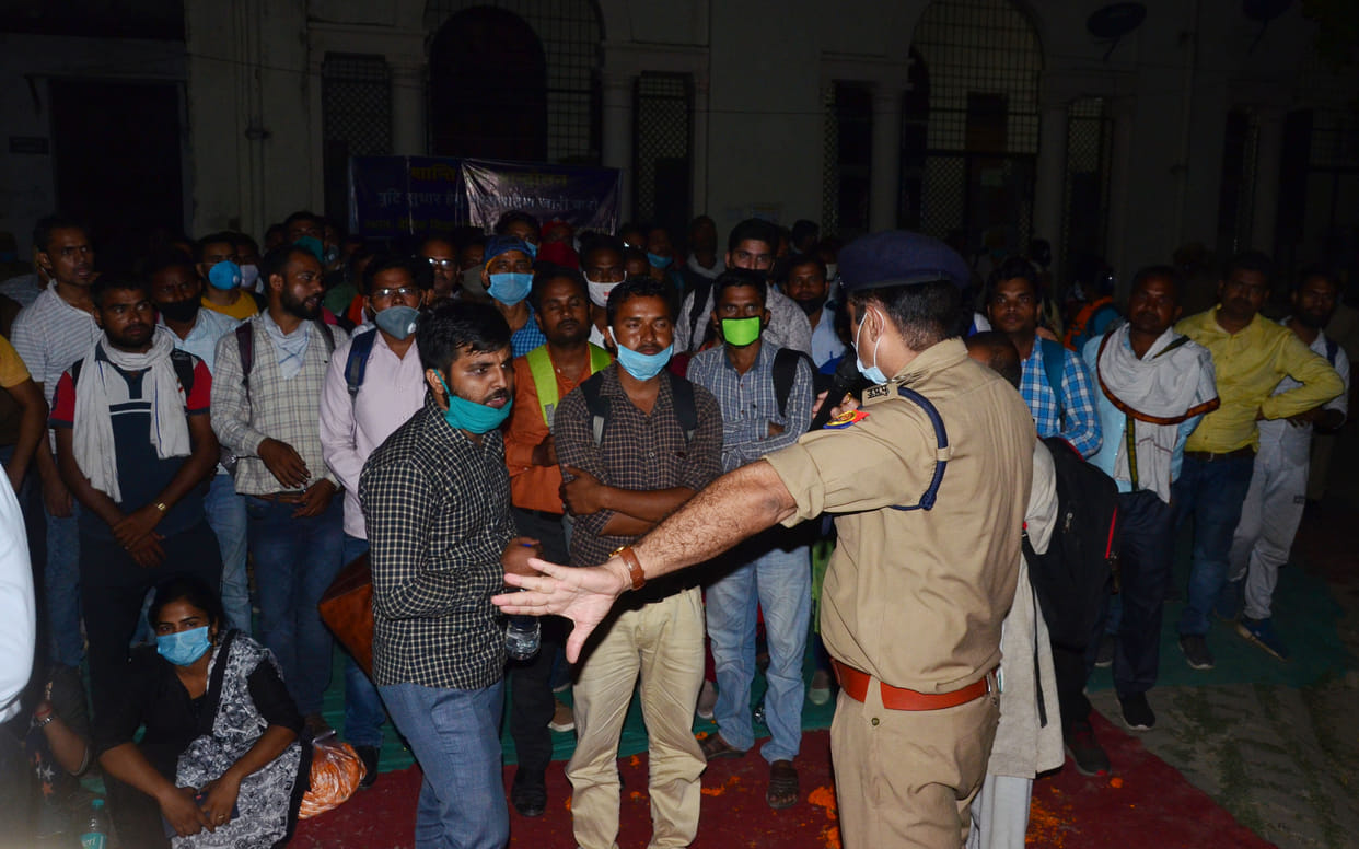 Teacher Recruitment: Candidates sitting on the dharna were picked up late at night