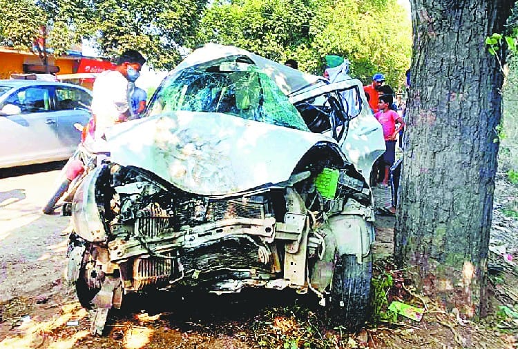 Two friends died and two injured in road accident in Fatehgarh Sahib