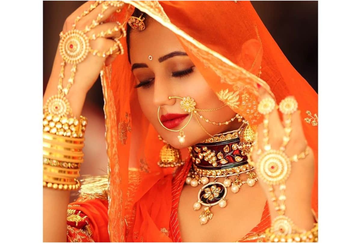 rashami desai stunning graceful look in rajasthani bride