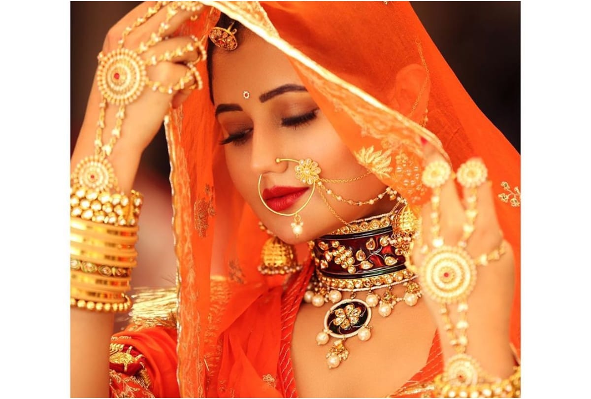 rashami desai stunning graceful look in rajasthani bride