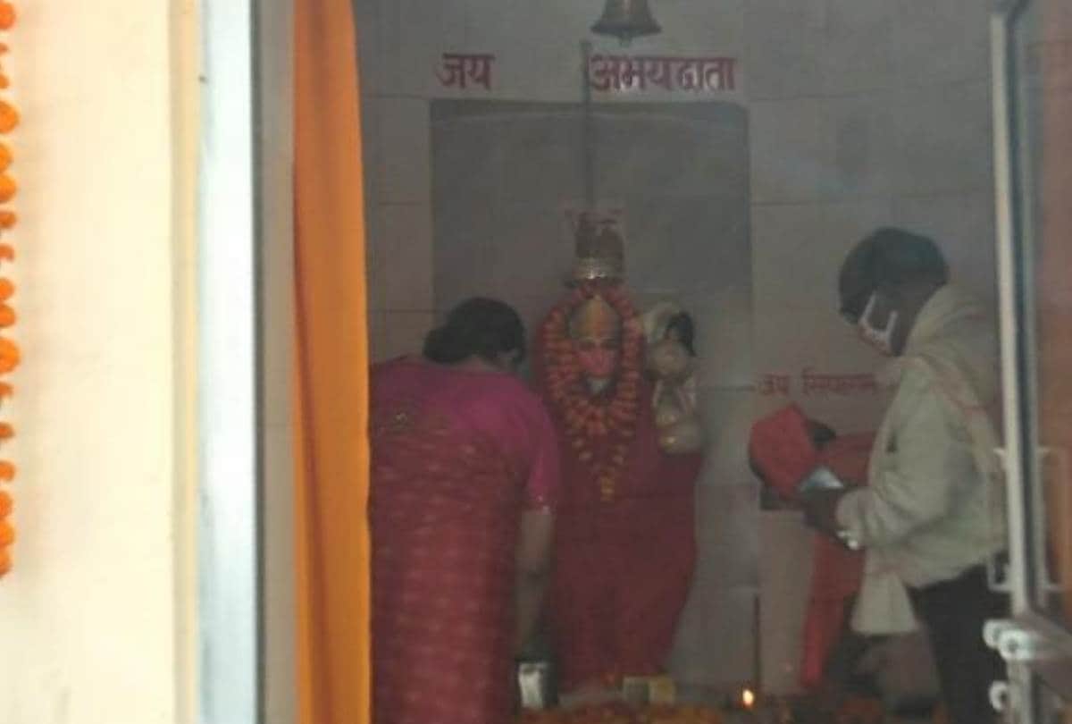 Union minister Smriti Irani attacked Gandhi family