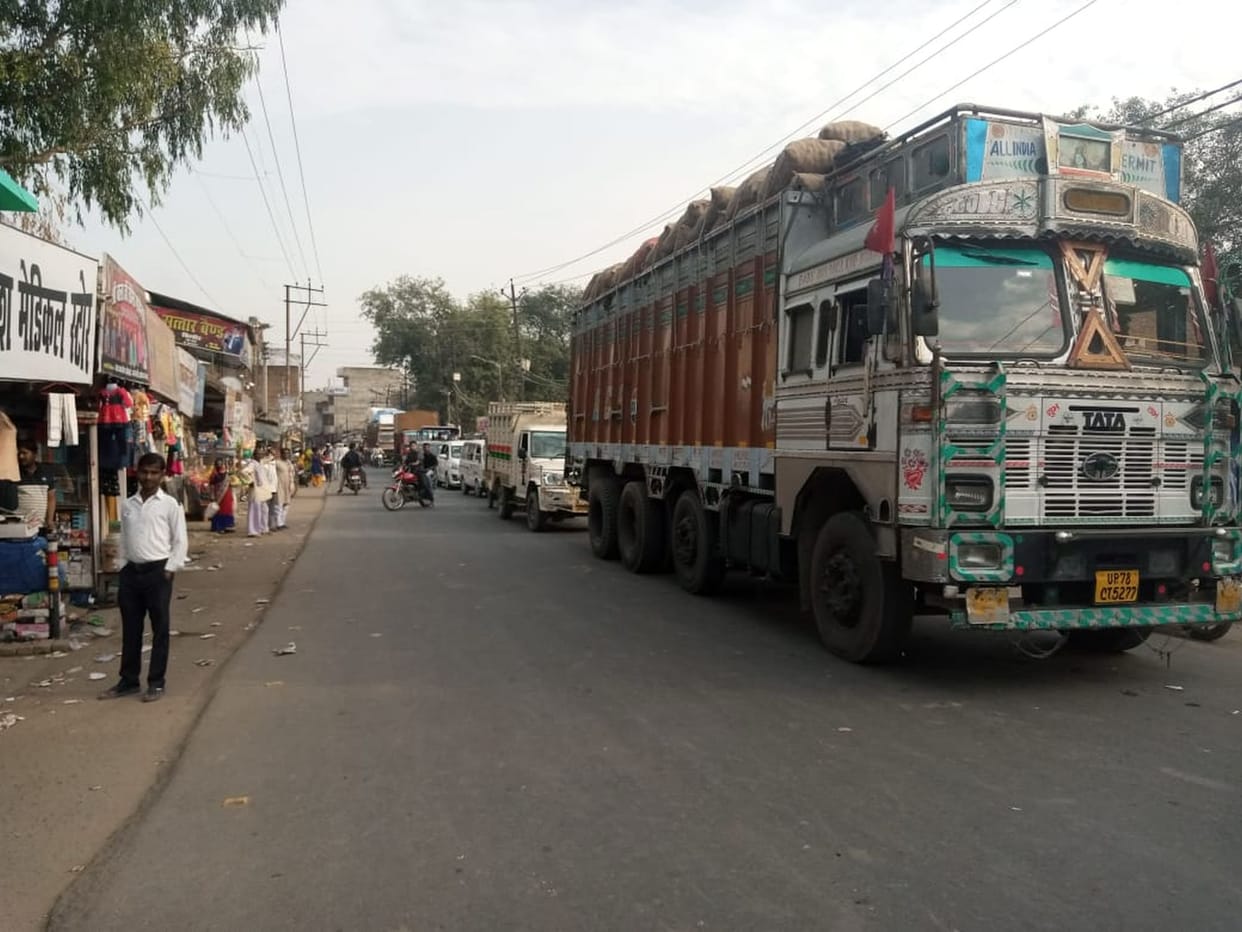 Four coaches of a freight train, nine hours jammed in GT Road