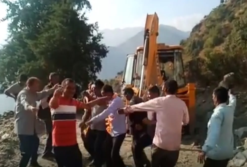 Uttarakhand: Villagers Made Road And Dance After construction Work Complete in Chamoli Village