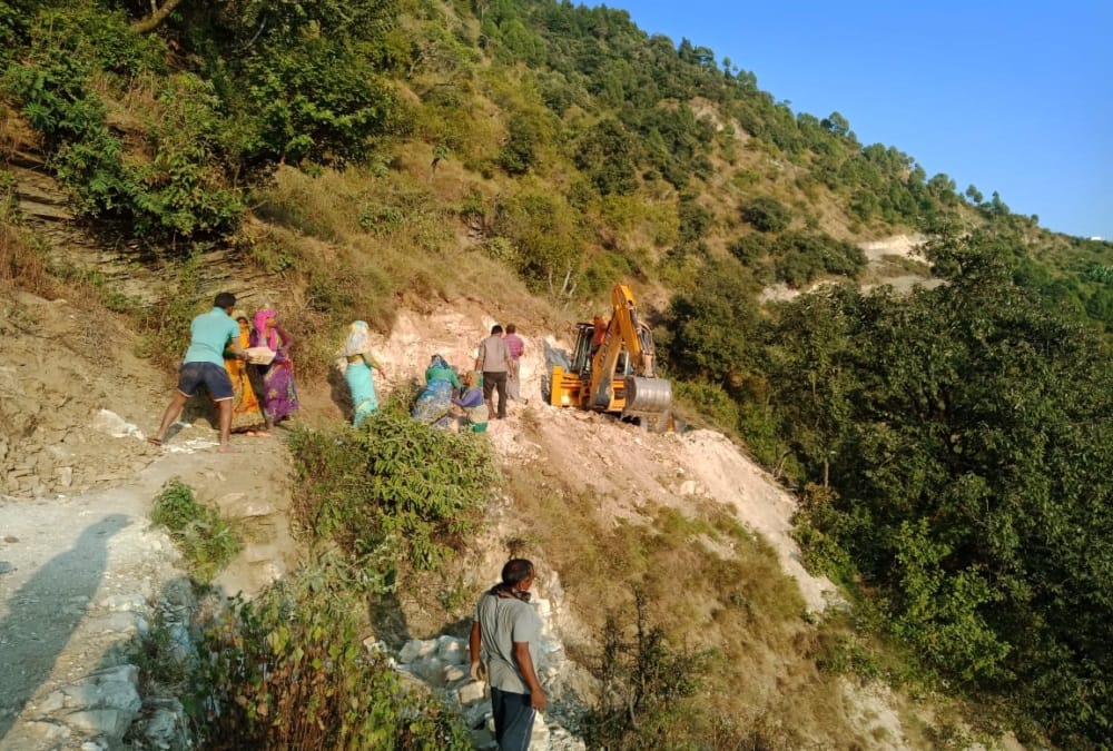 Uttarakhand: Villagers Made Road And Dance After construction Work Complete in Chamoli Village