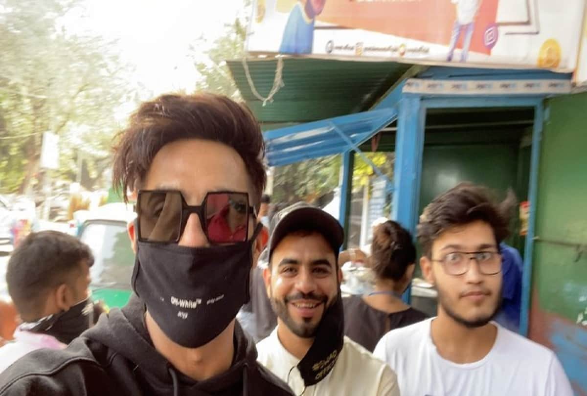 Aparshakti Khurana spotted at Baba Kanta Prasad Baba ka Dhaba