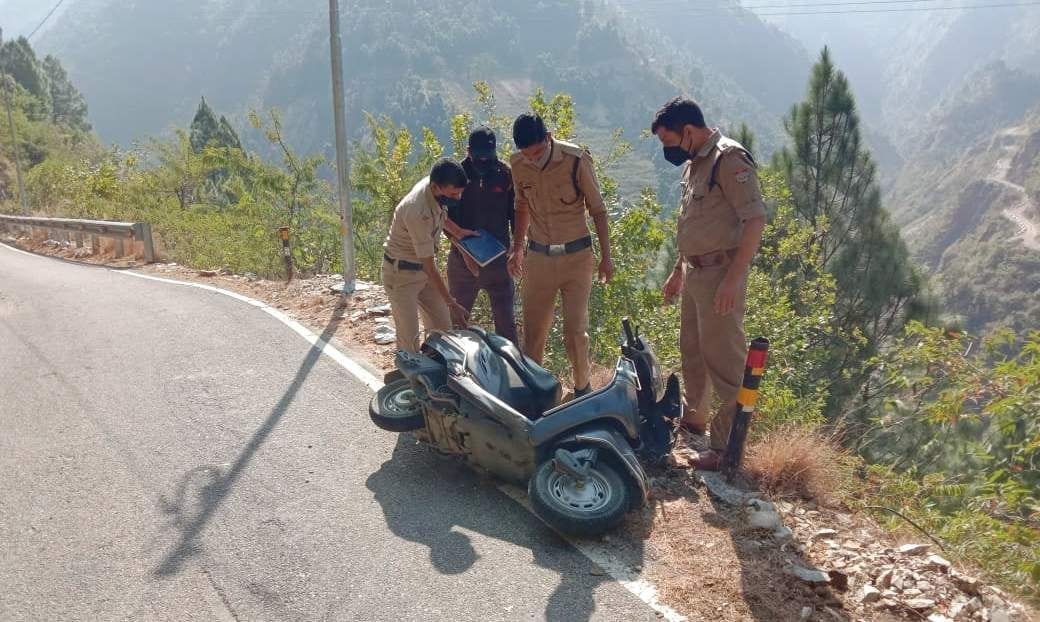 Patwari injured in road accident, sent by air ambulance to Dehradun