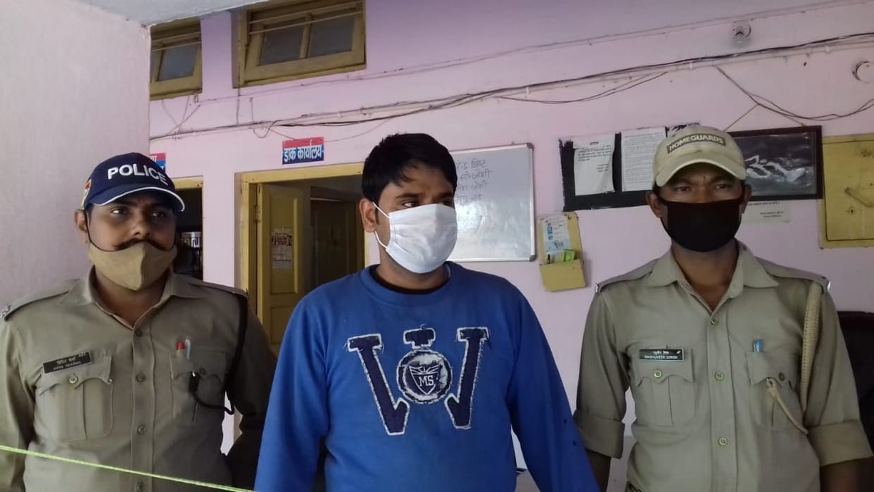 Sister attacked with knives, youth reached Kotwali after attack
