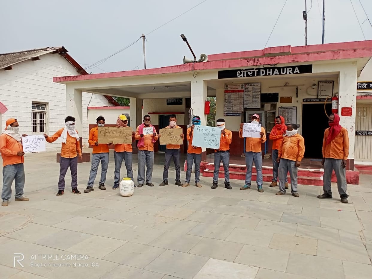 railways worker demand bonus