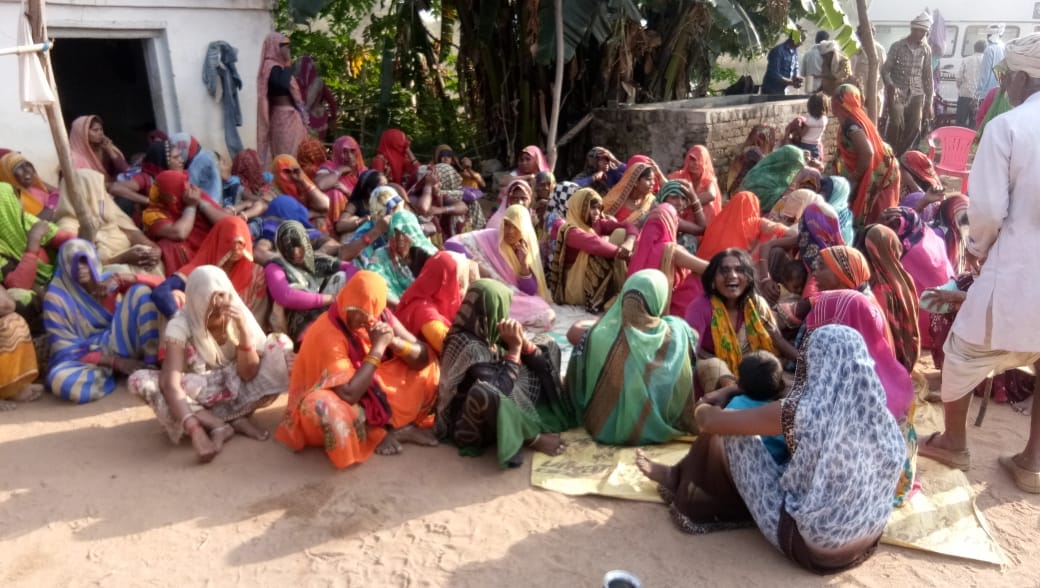 road jamed by protesters, demand for higjh lavel enquiry