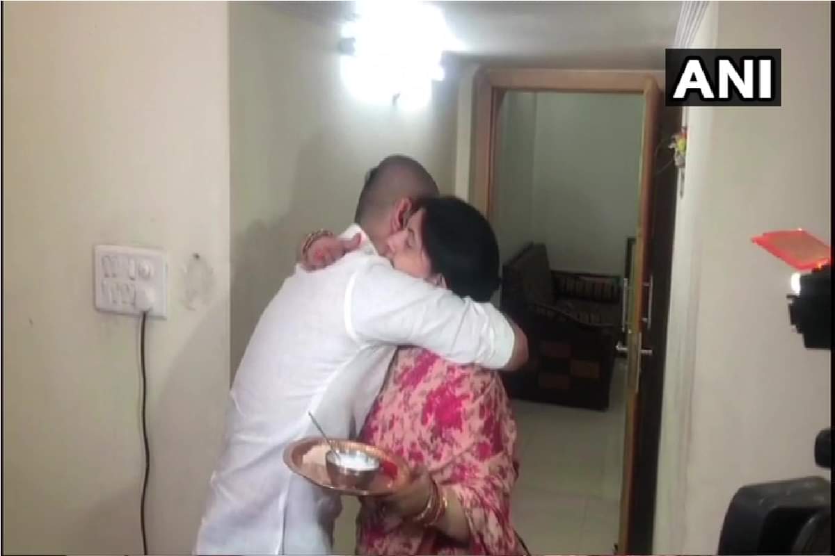 Bihar Assembly Election 2020 Latest News : LJP Chief Chirag Paswan, Takes His Mother Blessing And Launches Manifesto