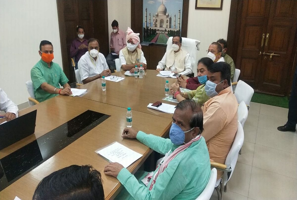 Up Deputy Cm Dinesh Sharma Meeting With Bjp Mla For Tundla By Election