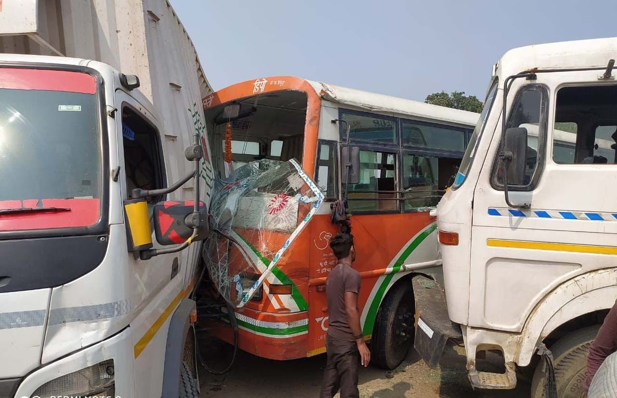 Clash between container and rodways bus