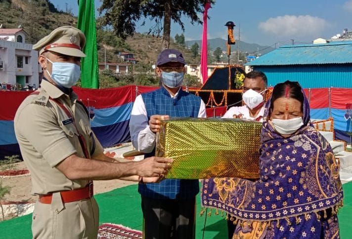 Tributes paid to the martyred police personnel