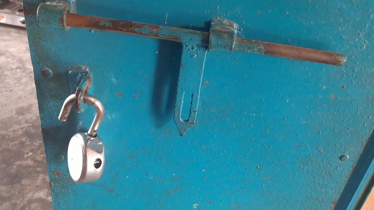 khaad vikreta ke ghar se nagadee-jevar choree