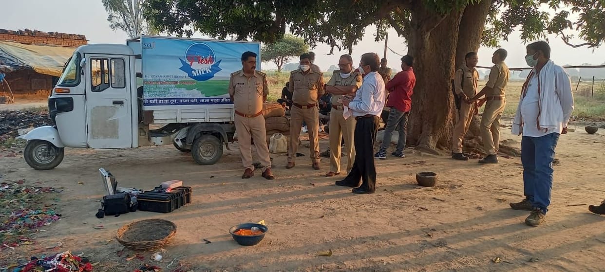 mauke par maujood pulis va phorensik teem.
