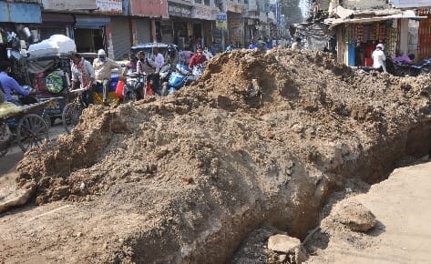 Excavation: Way open in front of Bareilly College, closed in front of Sahu Gopinath...