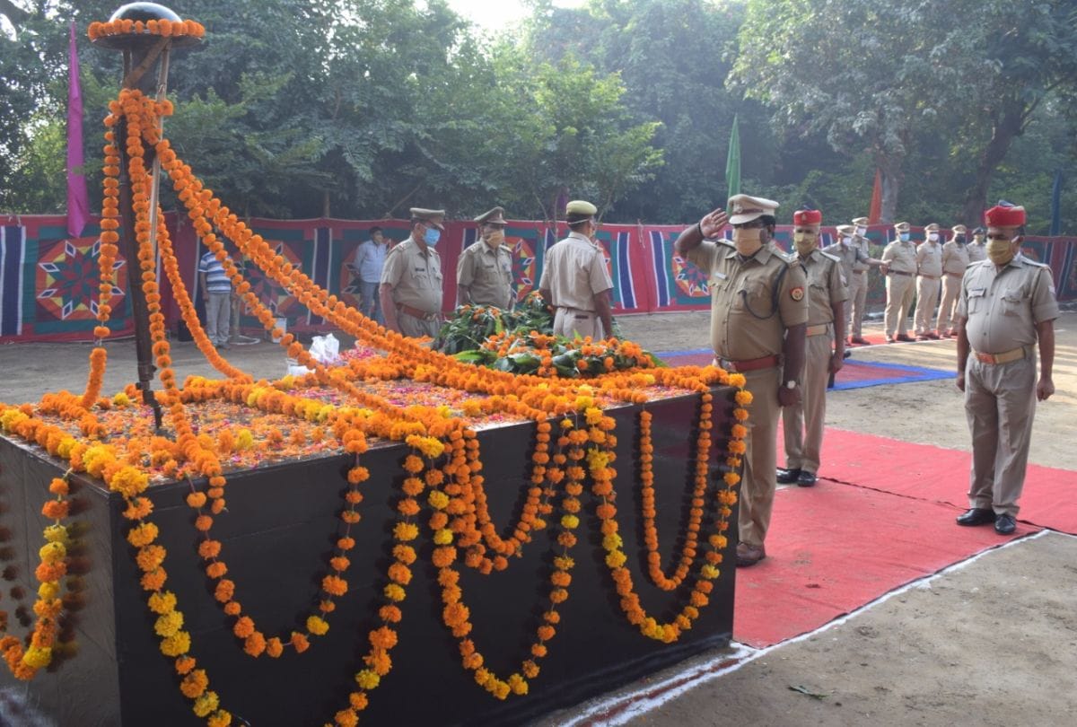 Why the government does not consider the soldiers of central paramilitary forces who have died for the country as martyrs