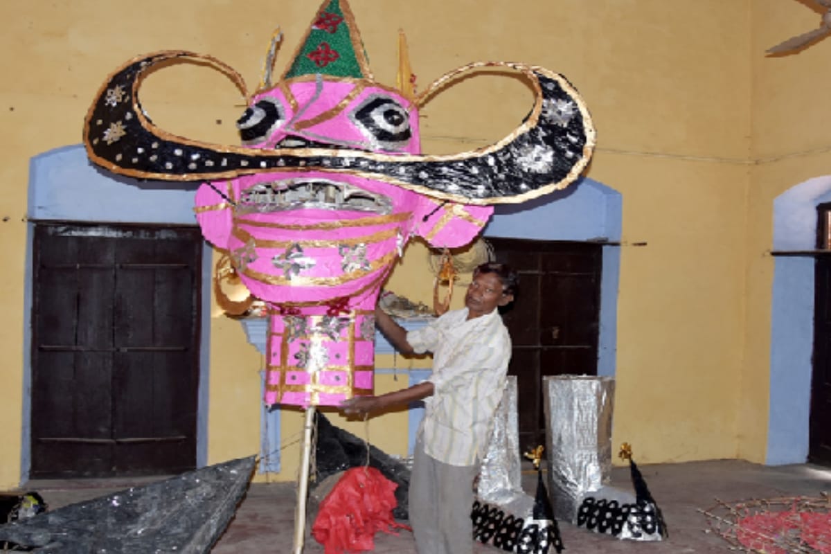 saharanpur news: height of the effigy of Ravana decreased by more than half in the Corona period