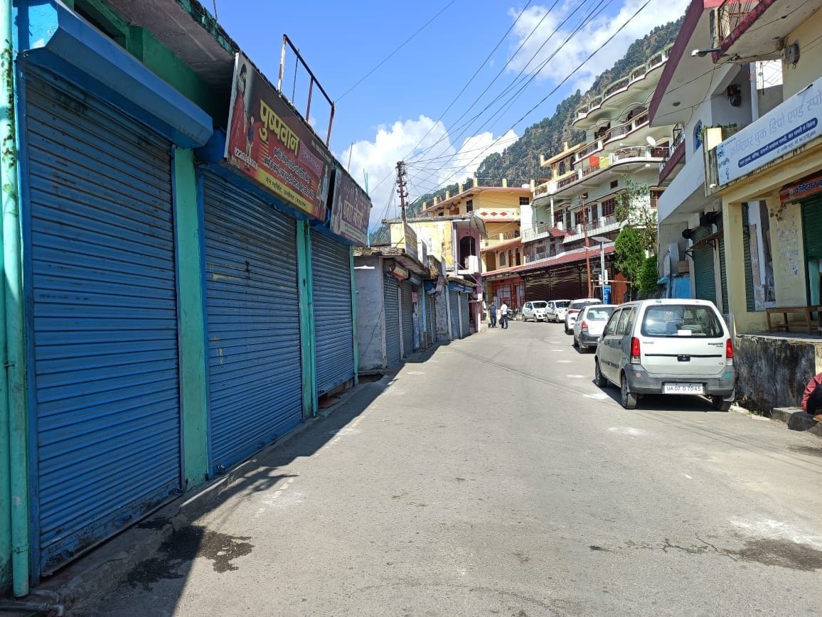 Ukhimath Bazar became mini content zone, shops, lodges, hotels closed