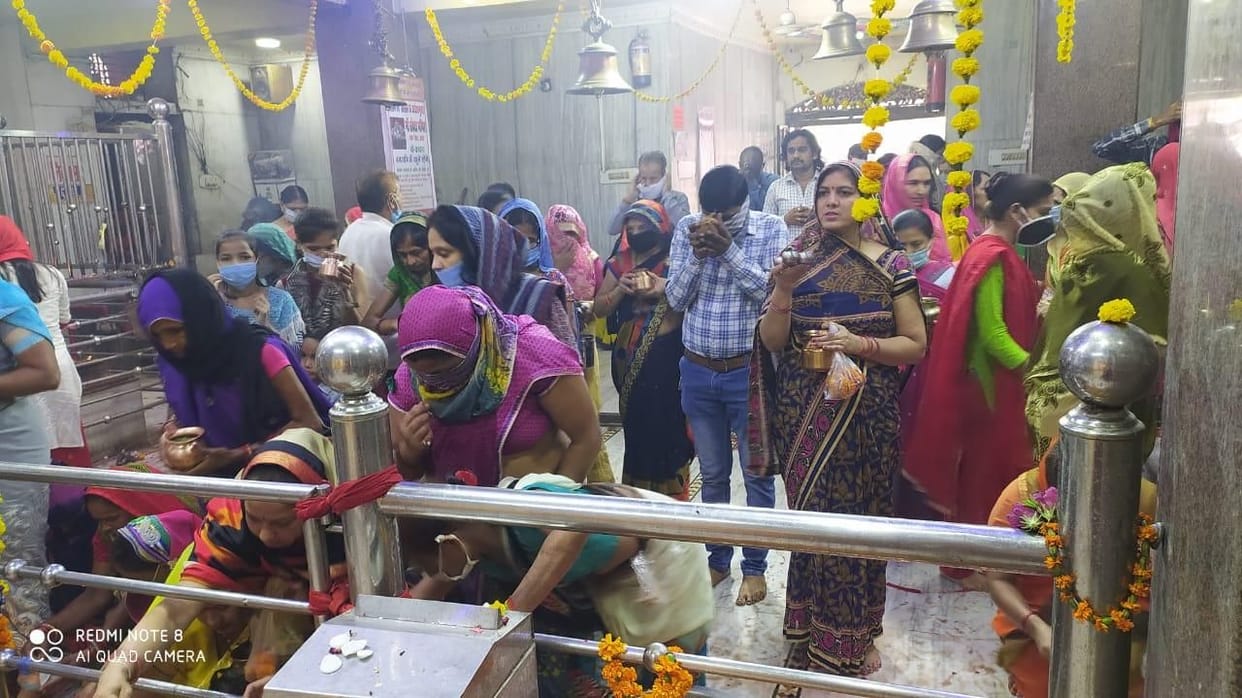 skand maata kee pooja kee, manautee maangeen
