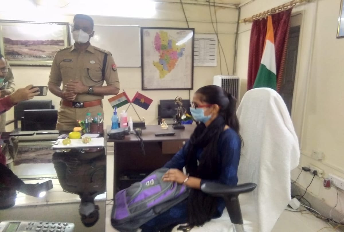 Mission Shakti in UP Rampur DM initiates to give one day responsibility of administrative post to girls