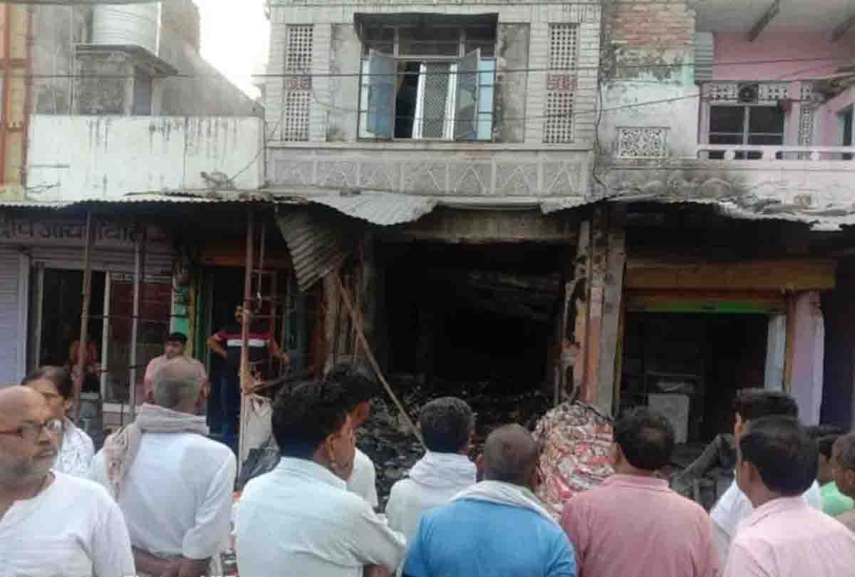 Fire breaks out in a shop in chitrakoot heavy loss owners mother also dies