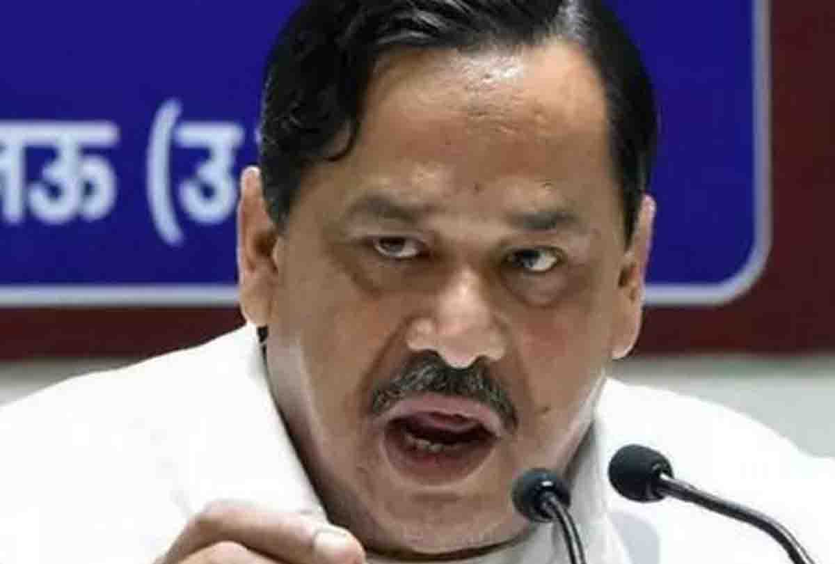 Nasimuddin absconding in matter of speaking indecent words from the court, is doing election public relations