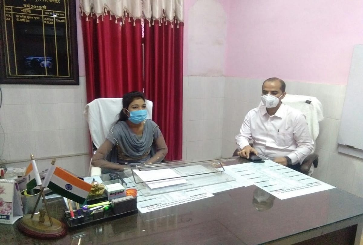 Mission Shakti in UP Rampur DM initiates to give one day responsibility of administrative post to girls