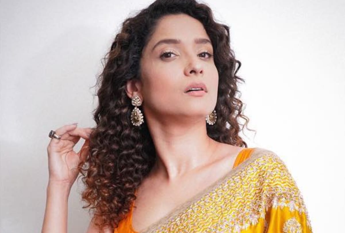 ankita lokhande wear black strapless gown for award show