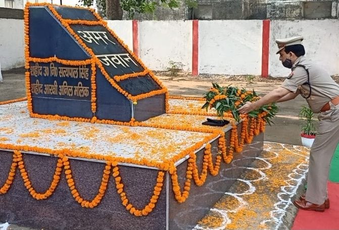 Tributes paid to the martyred policemen