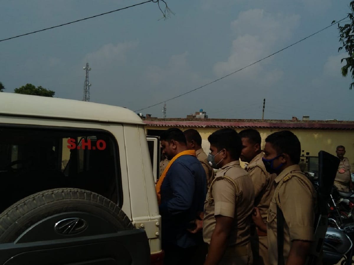Ballia Firing case: Police brought Dhirendra to police station after being taken on remand then rushed home repentance continued on firing