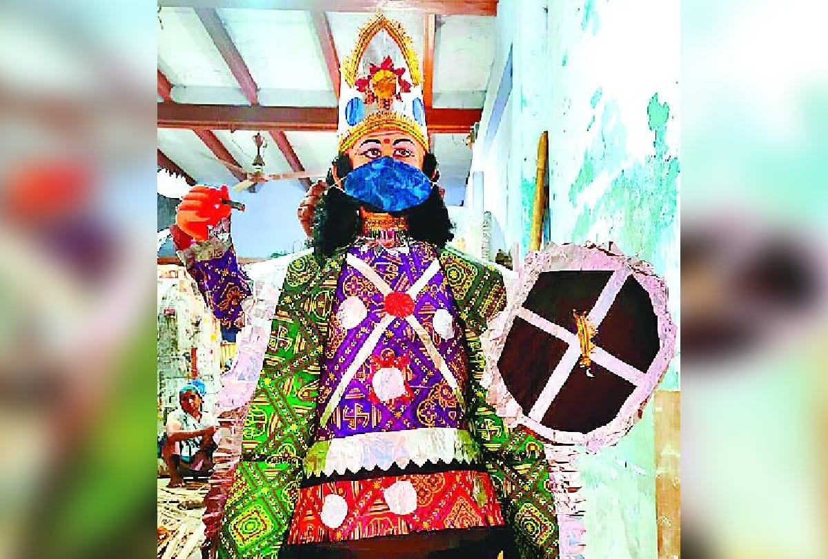 effigy of ravana wearing masks to make people aware in agra