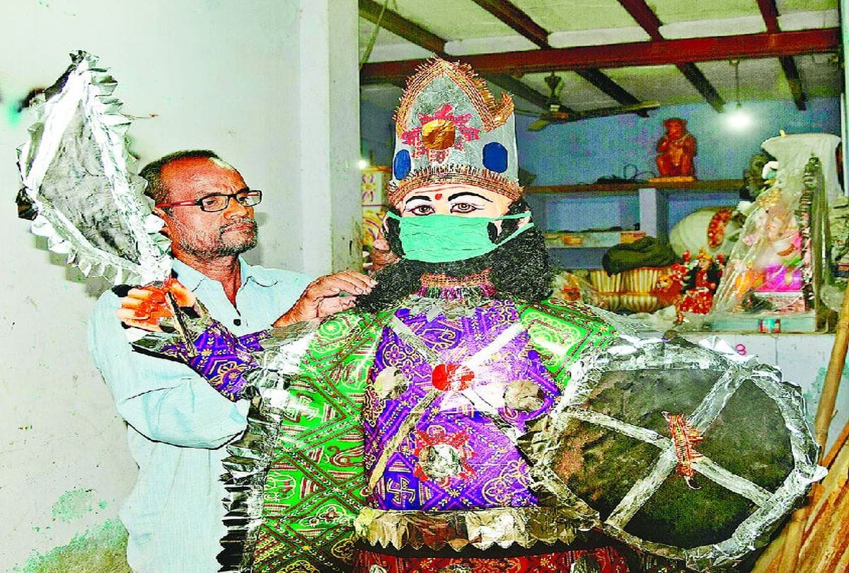effigy of ravana wearing masks to make people aware in agra