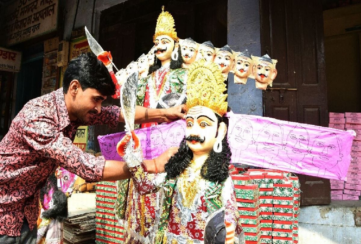 effigy of ravana wearing masks to make people aware in agra