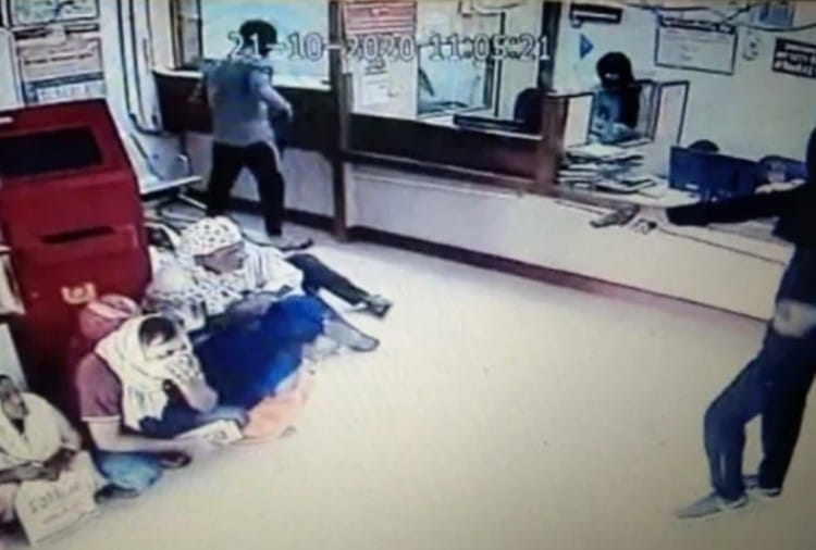 Robbery In Punjab National Bank in Jhajjar of Haryana