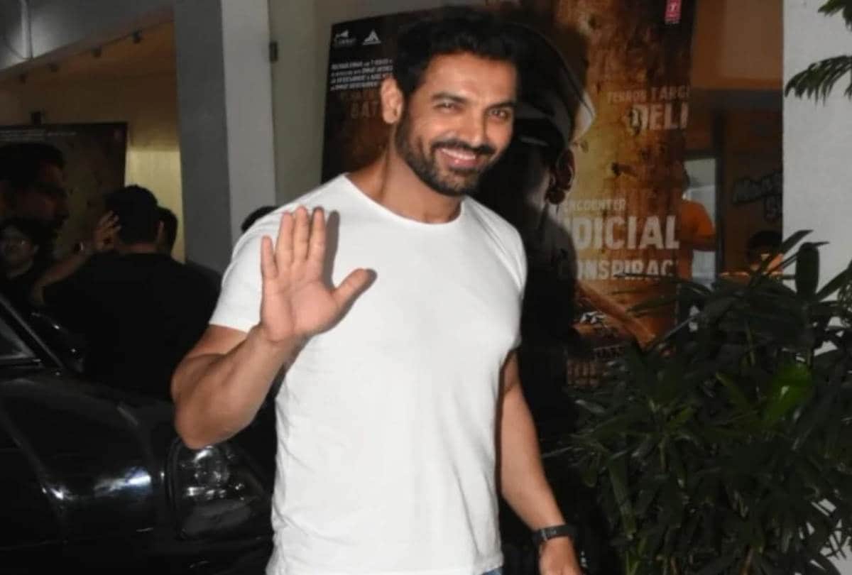 film actor john abraham reached lucknow for shooting