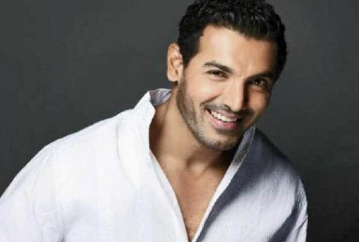 film actor john abraham reached lucknow for shooting