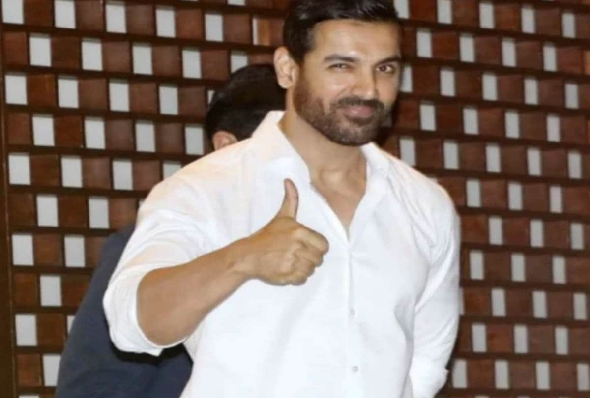 film actor john abraham reached lucknow for shooting