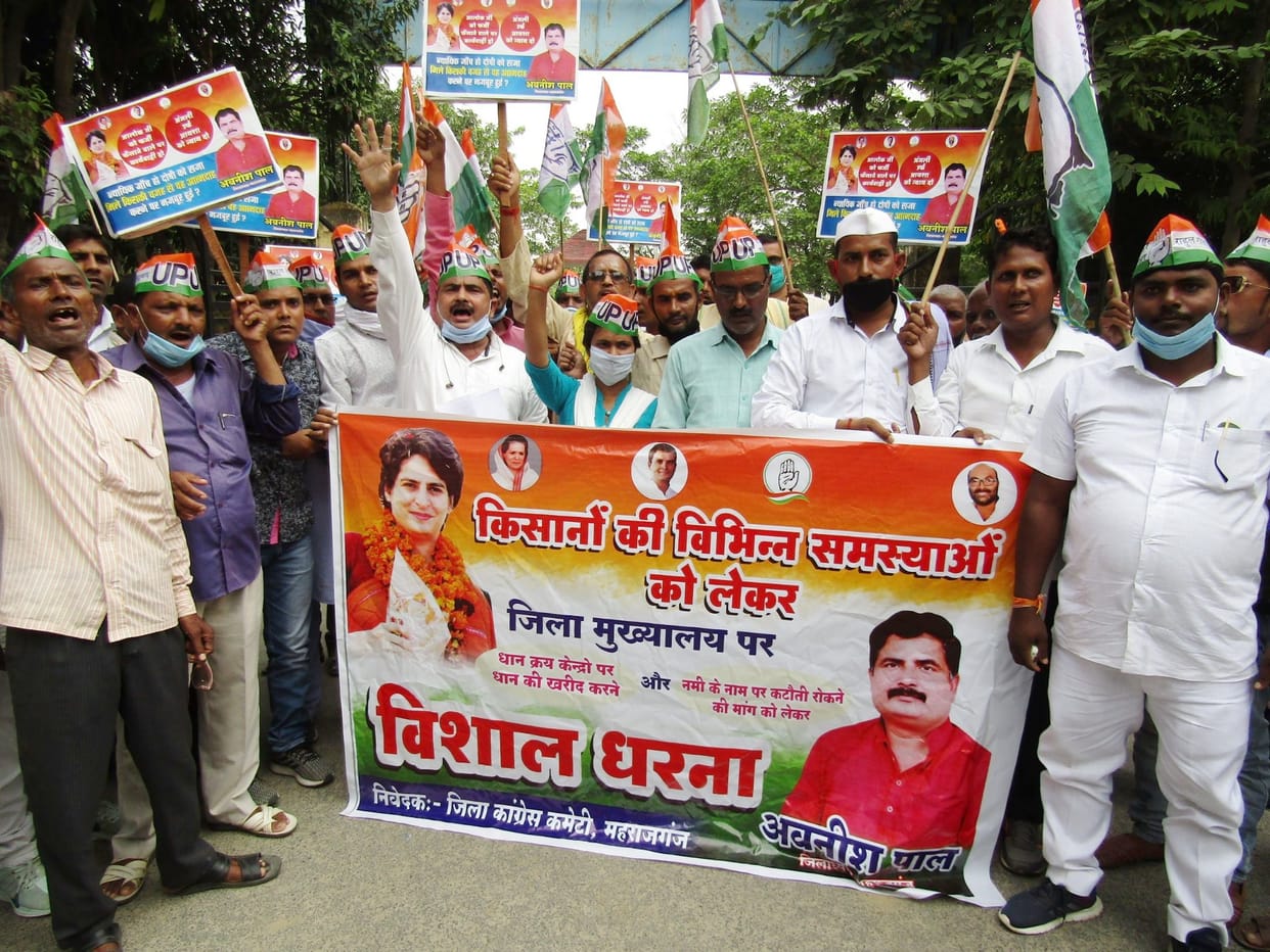 congress workers protested and raised the demand to remove the problems of farmers